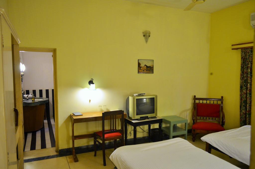 Hotel Inn Season Mahāmandir Стая снимка