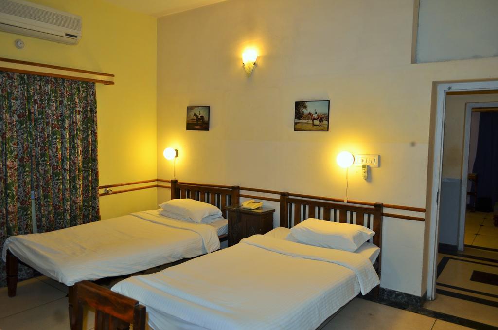 Hotel Inn Season Mahāmandir Стая снимка