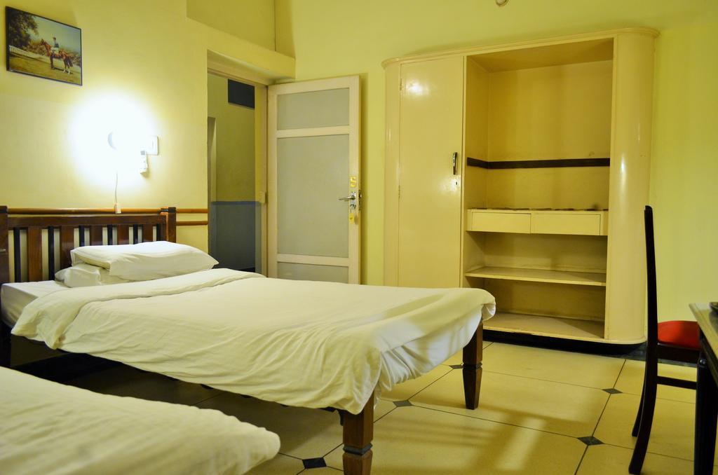 Hotel Inn Season Mahāmandir Стая снимка