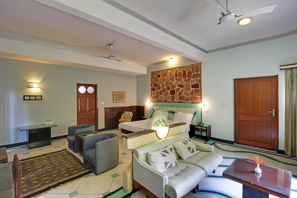 Hotel Inn Season Mahāmandir Екстериор снимка