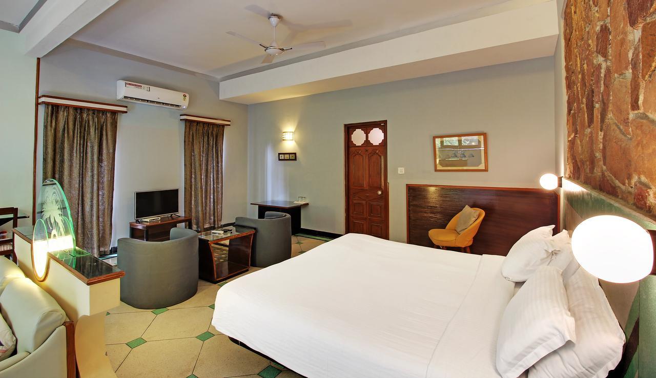 Hotel Inn Season Mahāmandir Екстериор снимка