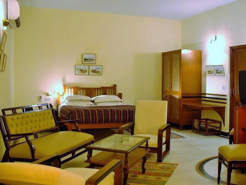 Hotel Inn Season Mahāmandir Екстериор снимка